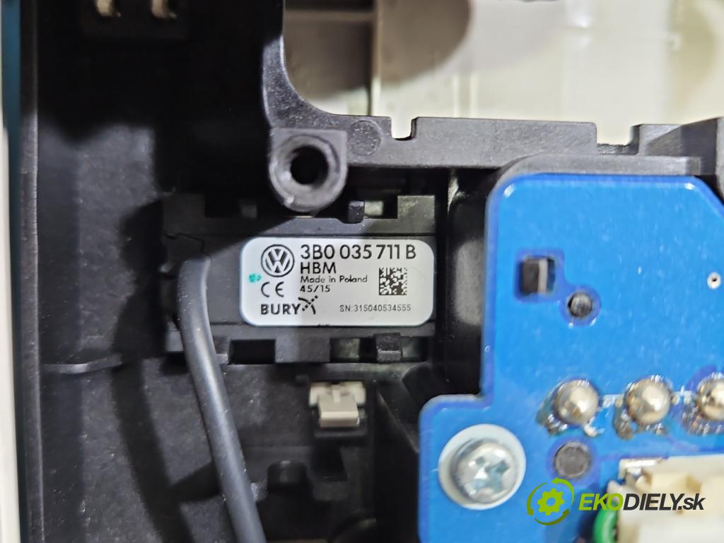 Vw Passat B8 2014 - 2.0 tdi 150 hp automatic 110 kW 1968 cm3 5- světlo interiéru 5Q0951172