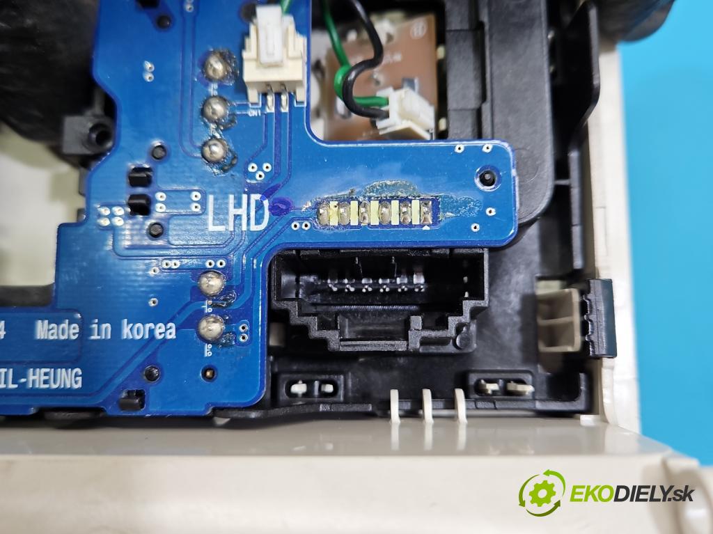 Vw Passat B8 2014 - 2.0 tdi 150 hp automatic 110 kW 1968 cm3 5- světlo interiéru 5Q0951172