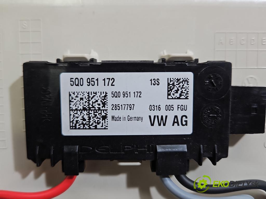 Vw Passat B8 2014 - 2.0 tdi 150 hp automatic 110 kW 1968 cm3 5- světlo interiéru 5Q0951172