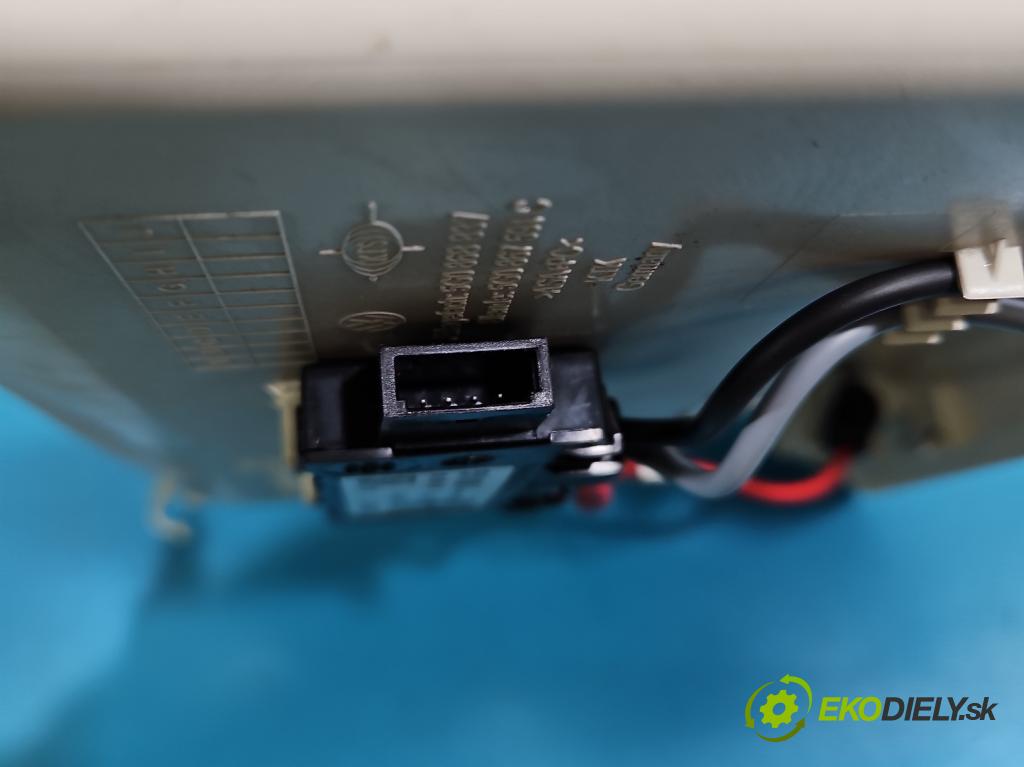 Vw Passat B8 2014 - 2.0 tdi 150 hp automatic 110 kW 1968 cm3 5- světlo interiéru 5Q0951172