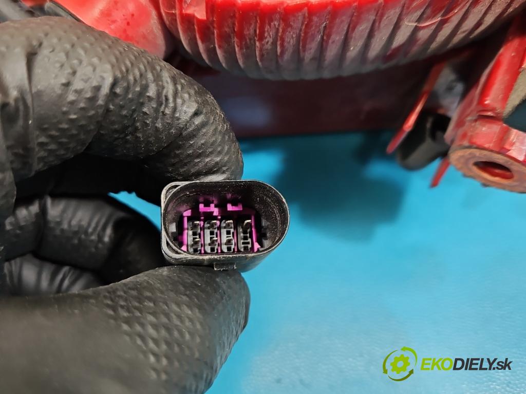 Audi A5 8T 2007-2016 3.0 tdi 239KM automatic 176 kW 2967 cm3 5- svetlo / reflektor zadné ľavé 8T8945095D (Kľučka dverí ostatné)