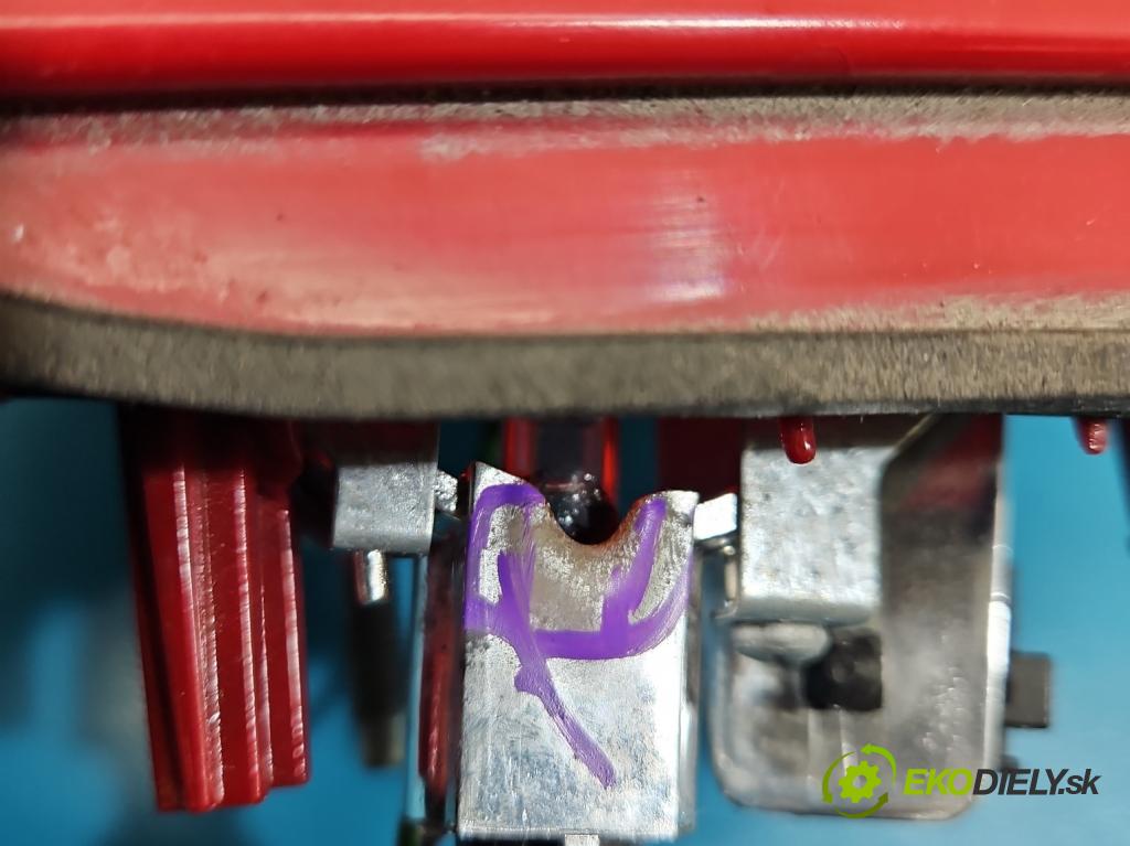 Audi A5 8T 2007-2016 3.0 tdi 239KM automatic 176 kW 2967 cm3 5- svetlo / reflektor zadné pravé 8T0945094A (Kľučka dverí ostatné)