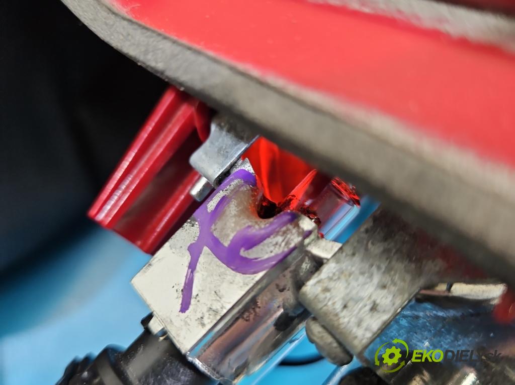 Audi A5 8T 2007-2016 3.0 tdi 239KM automatic 176 kW 2967 cm3 5- svetlo / reflektor zadné pravé 8T0945094A (Kľučka dverí ostatné)