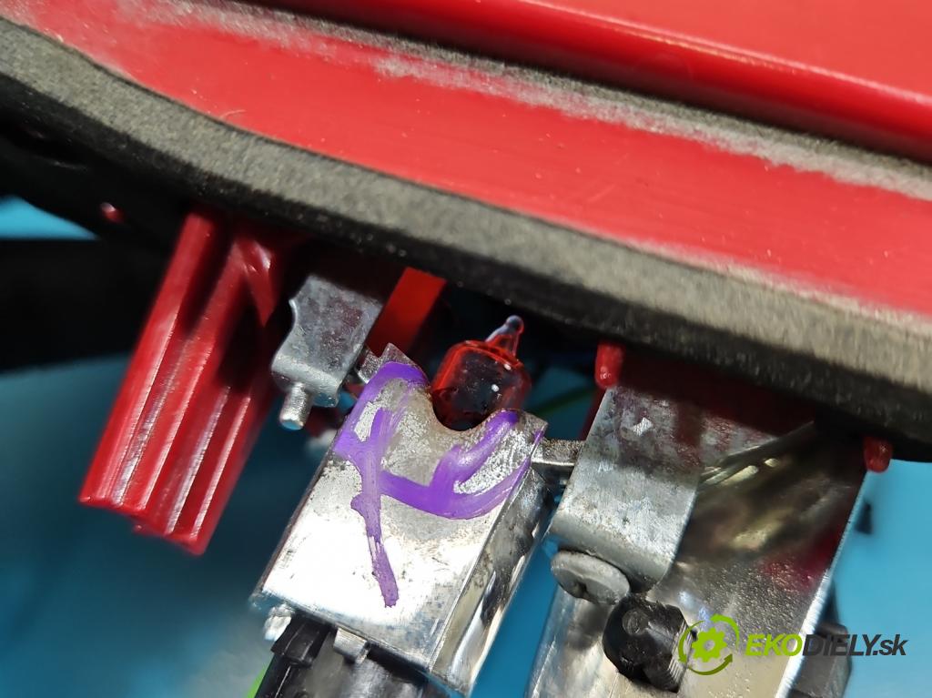 Audi A5 8T 2007-2016 3.0 tdi 239KM automatic 176 kW 2967 cm3 5- svetlo / reflektor zadné pravé 8T0945094A (Kľučka dverí ostatné)