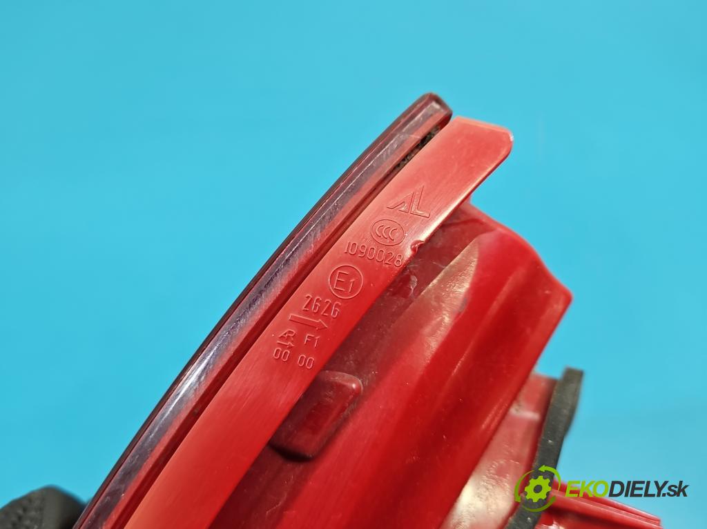 Audi A5 8T 2007-2016 3.0 tdi 239KM automatic 176 kW 2967 cm3 5- svetlo / reflektor zadné pravé 8T0945094A (Kľučka dverí ostatné)