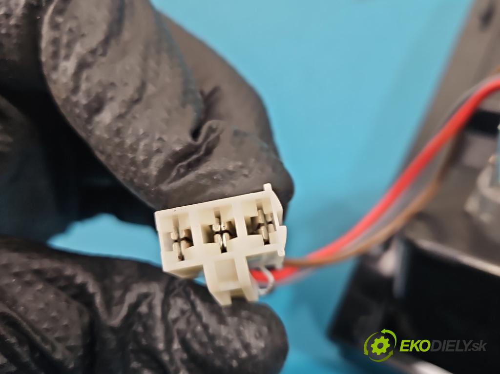 Vw Passat B8 2014 - 2.0 tdi 150 HP automatic 110 kW 1968 cm3 5- lišta ozdobná vnitŕní: 3G1858069