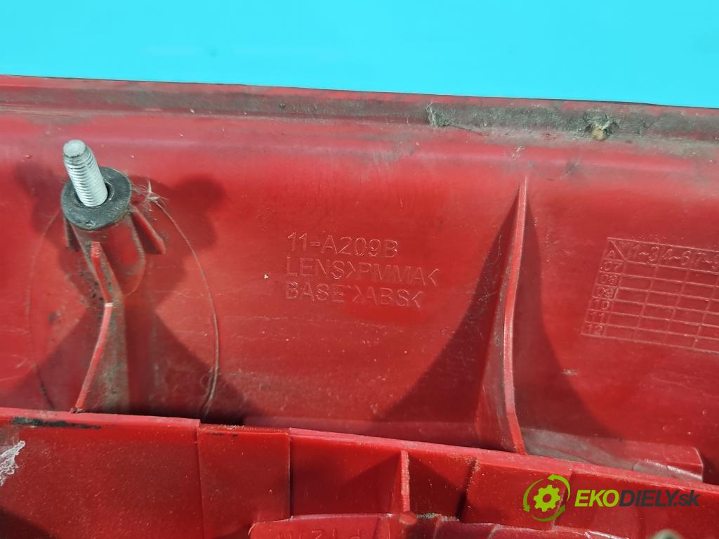 Vw Passat B5 1995-2005 1.9 tdi 131 hp manual 96 kW 1896 cm3 5- světlo zadní pravé  (Klika dveří ostatní)