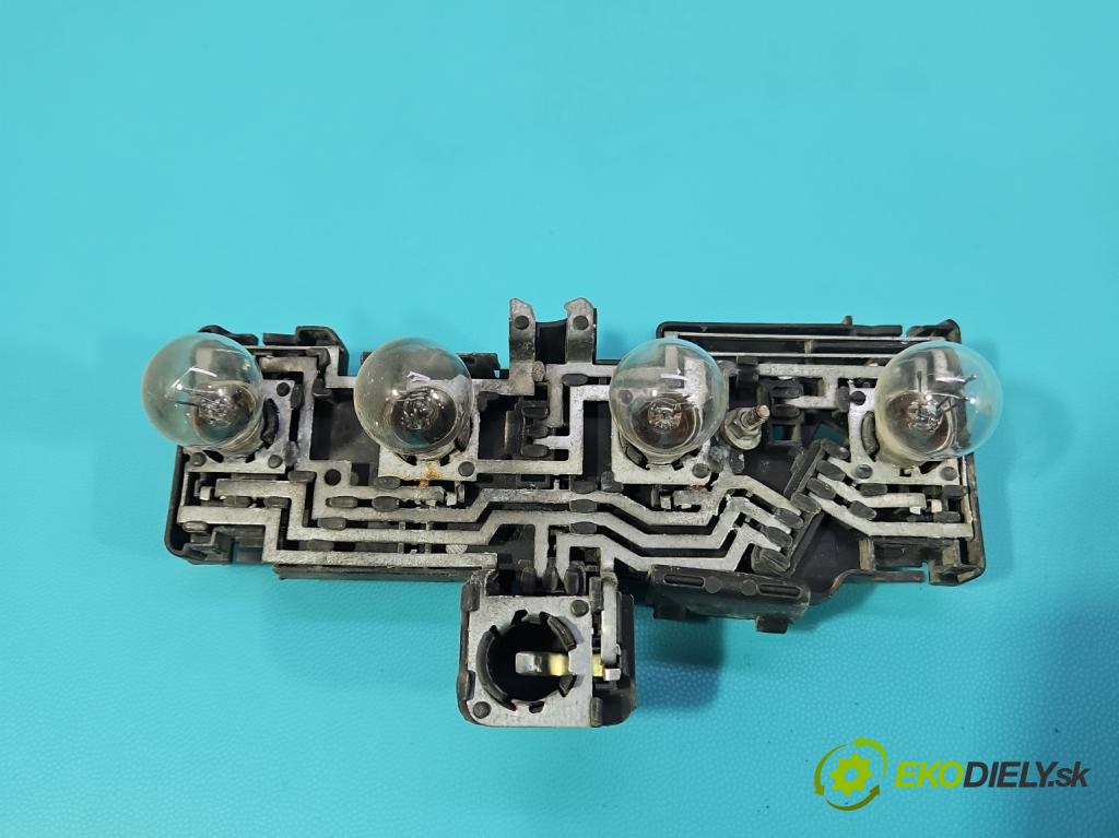 Vw Passat B5 1995-2005 1.9 tdi 131 hp manual 96 kW 1896 cm3 5- světlo zadní pravé  (Klika dveří ostatní)