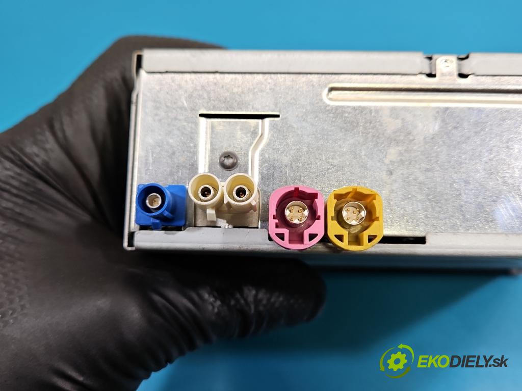 Vw Passat B8 2014 - 2.0 tdi 150 HP automatic 110 kW 1968 cm3 5- Navigácia: čítačka 3Q0035846