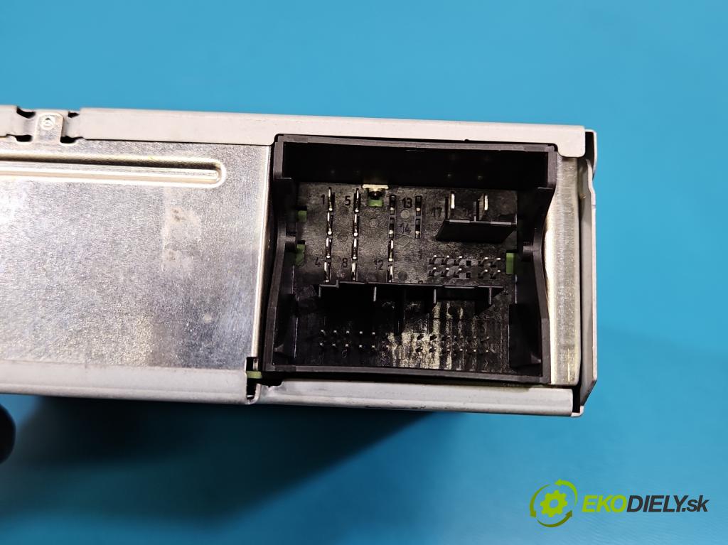 Vw Passat B8 2014 - 2.0 tdi 150 HP automatic 110 kW 1968 cm3 5- Navigácia: čítačka 3Q0035846