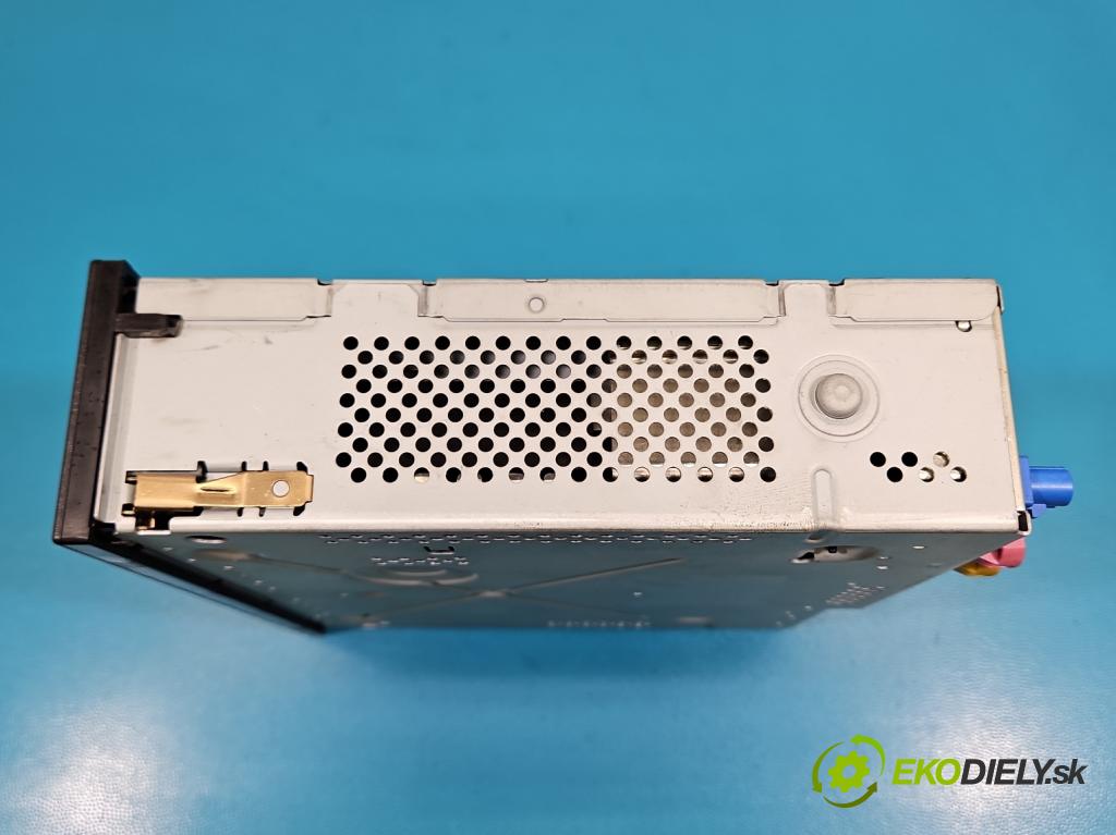 Vw Passat B8 2014 - 2.0 tdi 150 HP automatic 110 kW 1968 cm3 5- Navigácia: čítačka 3Q0035846