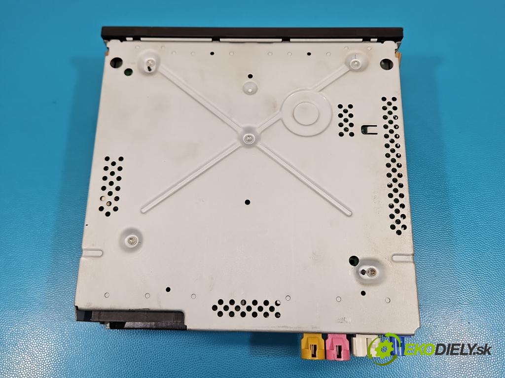 Vw Passat B8 2014 - 2.0 tdi 150 HP automatic 110 kW 1968 cm3 5- Navigácia: čítačka 3Q0035846