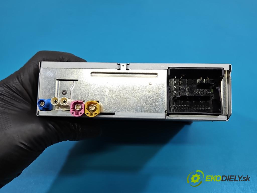 Vw Passat B8 2014 - 2.0 tdi 150 HP automatic 110 kW 1968 cm3 5- Navigácia: čítačka 3Q0035846