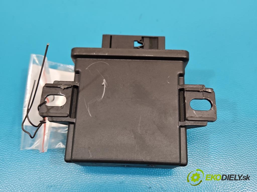 Vw Passat B8 2014 - 2.0 tdi 150 hp automatic 110 kW 1968 cm3 5- řídící jednotka 7P6907357C