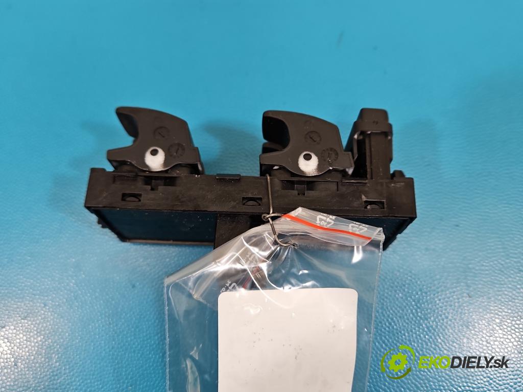 Vw Passat B8 2014 - 2.0 tdi 150 hp automatic 110 kW 1968 cm3 5- Přepínač oken zpětných zrcátek 5G0959857D