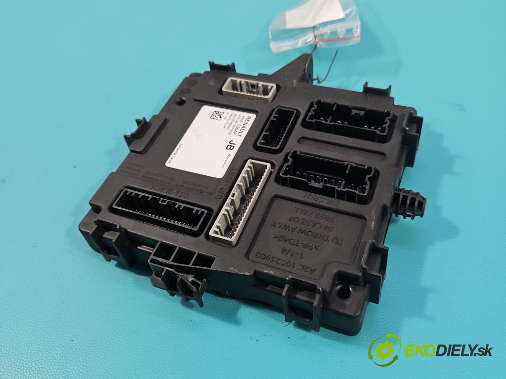 Renault Clio V 2019- 1.0 91KM automatic 67 kW 999 cm3 5- řídící jednotka 284B10364R