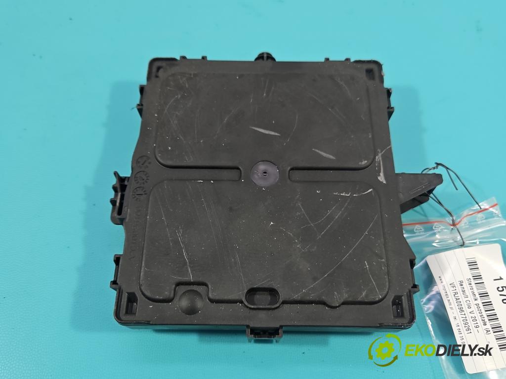 Renault Clio V 2019- 1.0 91KM automatic 67 kW 999 cm3 5- řídící jednotka 284B10364R