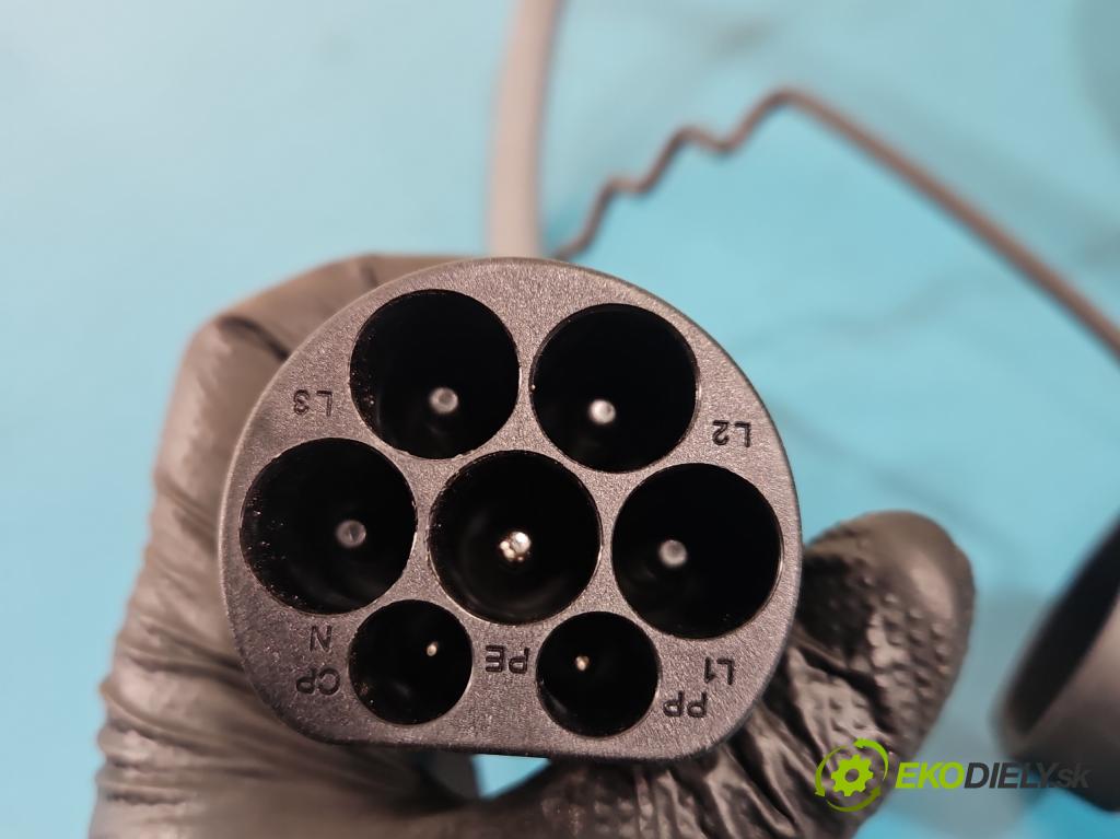 Bmw iX1 U11 0.0 elektrický: 272 HP automatic 200 kW 1 cm3 5- Nabíjačka JETTY 32A 480V