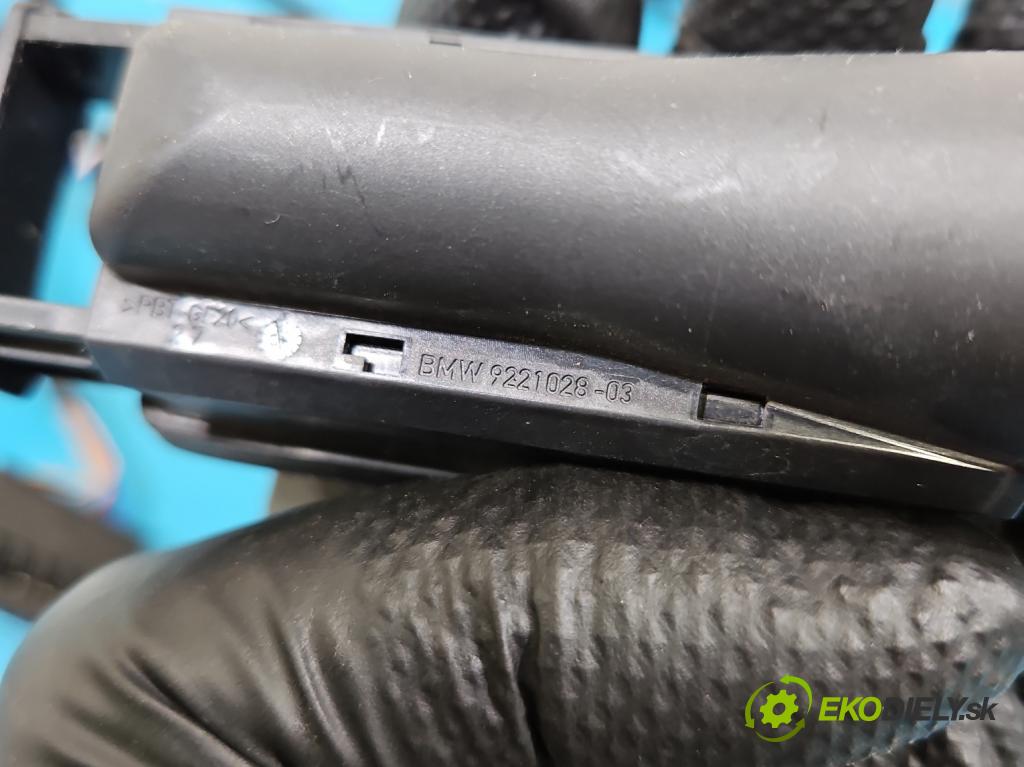 Bmw iX1 U11 0.0 elektrický: 272 hp automatic 200 kW 1 cm3 5- Balíček: dveře přední vlevo 9221028