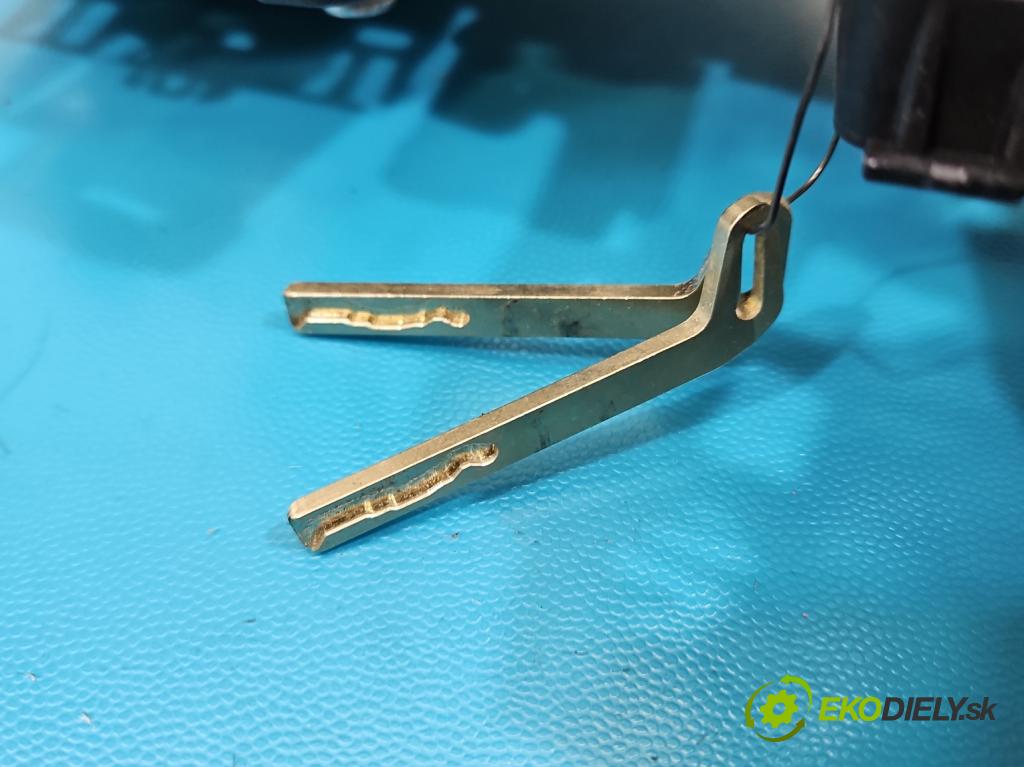 Bmw iX1 U11 0.0 elektrický: 272 HP automatic 200 kW 1 cm3 5- rukoväť predné ľavé mimo: 5A68ED5 (Kľučka dverí vonkajšia predná ľavá)