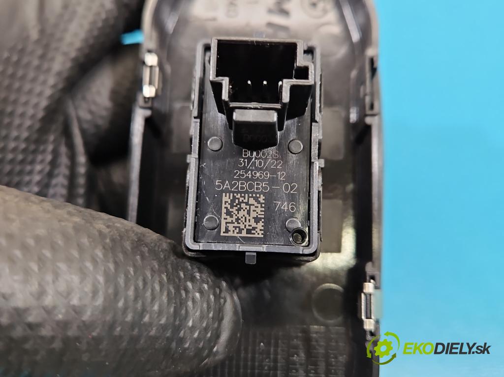 Bmw iX1 U11 0.0 elektrický: 272 HP automatic 200 kW 1 cm3 5- prepínač okien spätných zrkadiel 9423240