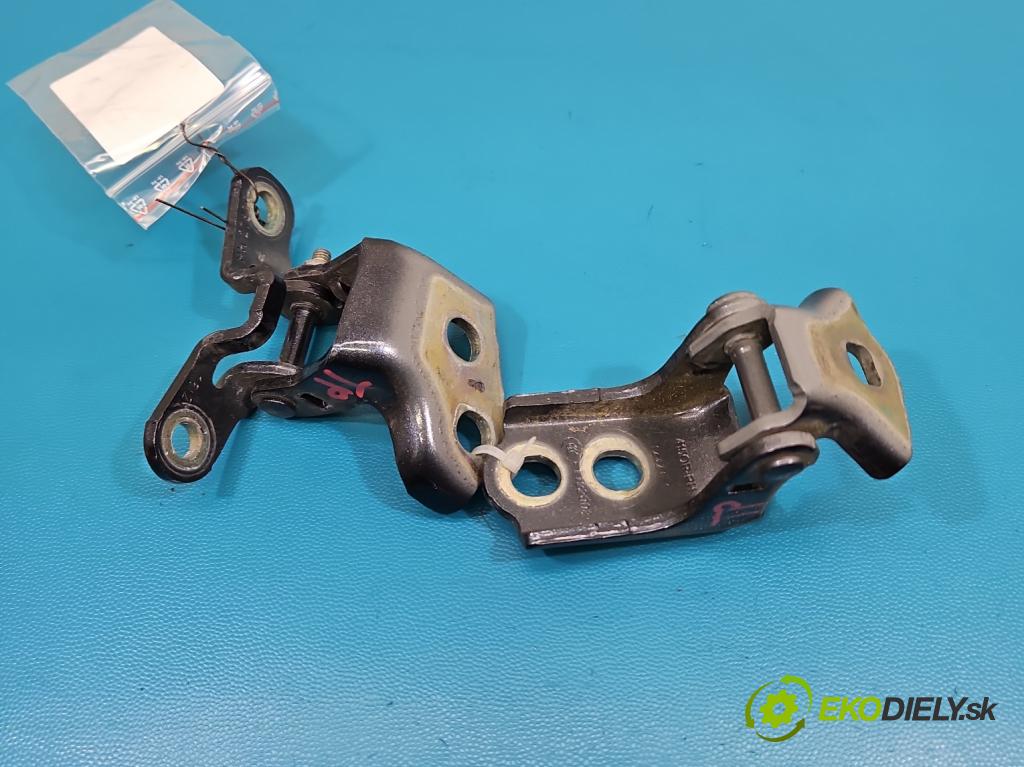 Renault Clio V 2019- 1.0 91KM automatic 67 kW 999 cm3 5- Závěs: dveře zadní pravý