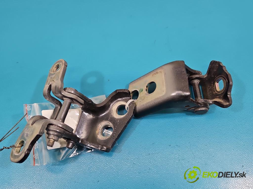 Renault Clio V 2019- 1.0 91KM automatic 67 kW 999 cm3 5- Závěs: dveře zadní pravý