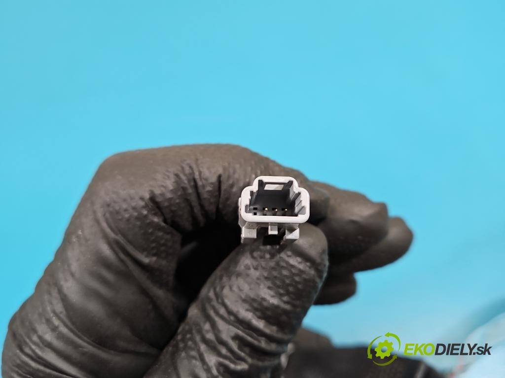 Renault Clio V 2019- 1.0 91 KM automatic 67 kW 999 cm3 5- pas bezpečnosť: zadné ľavý 878164707R