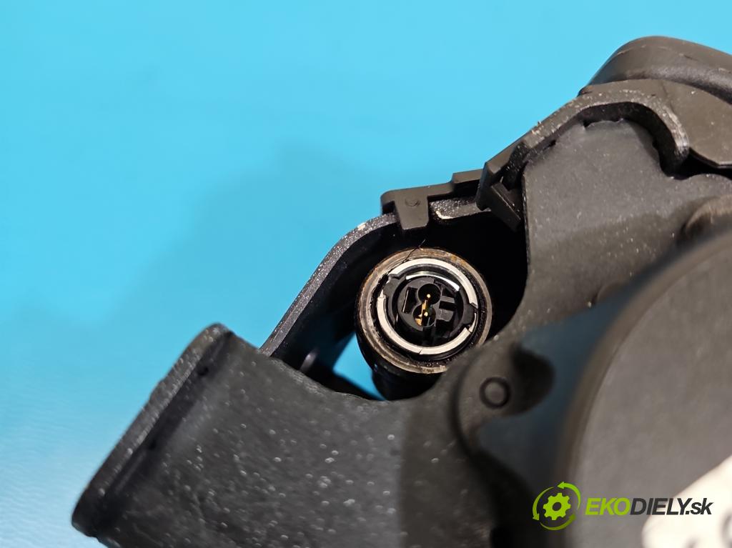 Renault Clio V 2019- 1.0 91 KM automatic 67 kW 999 cm3 5- pas bezpečnosť: zadné pravý 888408000R-B