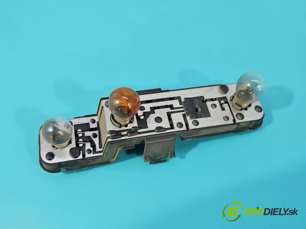 Nissan Almera N16 2000-2006 1.5 16V 90 HP manual 66 kW 1498 cm3 3- svetlo / reflektor zadné pravé  (Kľučka dverí ostatné)