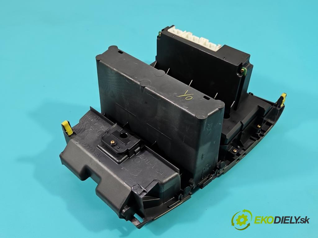 Toyota Corolla E12 2001-2009 2.0 D4D 90 HP manual 66 kW 1995 cm3 5- panel kúrenia 55930-13070