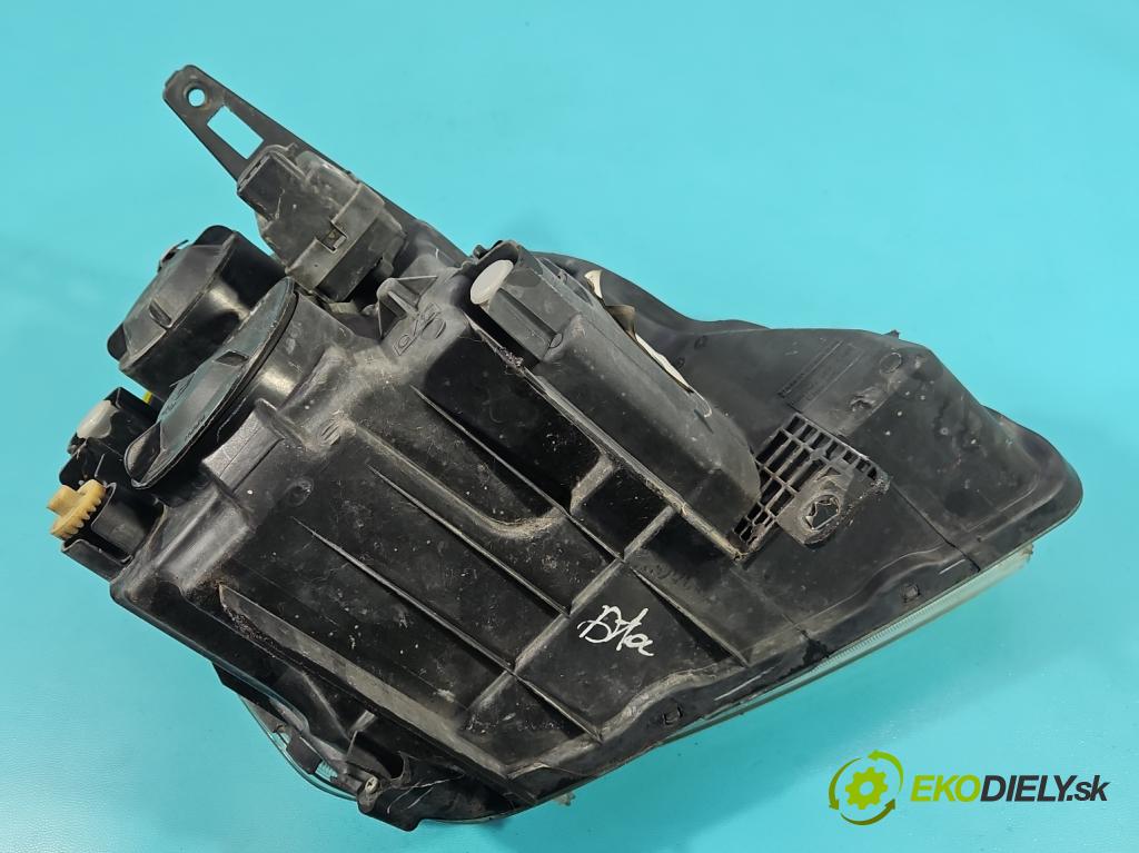 Renault Modus 1.6 16V 88 HP manual 65 kW 1598 cm3 5- Reflektor: ľavý 8200301829 (Kľučka dverí ostatné)