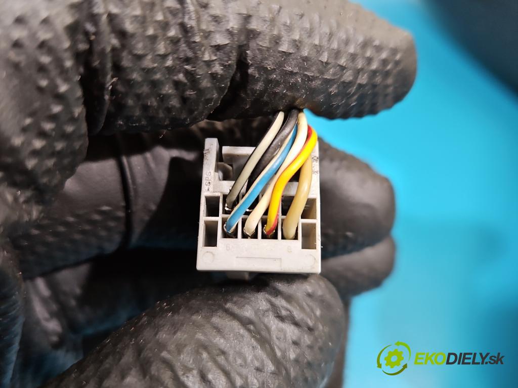 Ford Fiesta Mk7 2008-2017 1.2 16V 82 HP manual 60 kW 1242 cm3 3- zrkadlo ľavé  (Kľučka dverí ostatné)