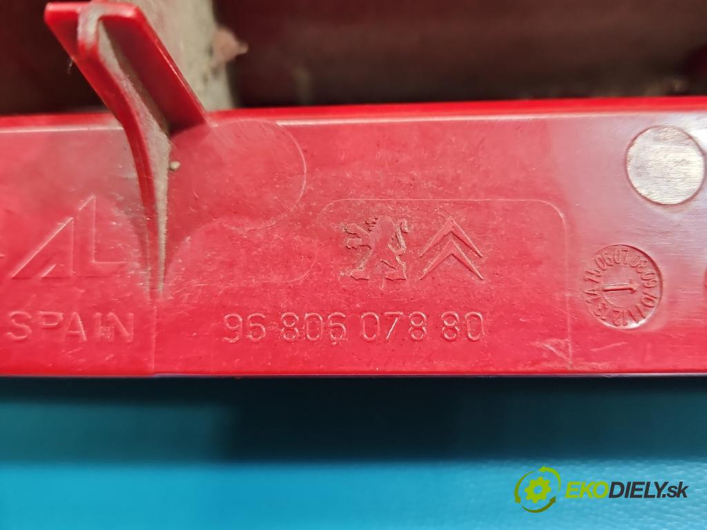 Citroen Berlingo II 2008-2018 1.6 hdi 90 hp manual 66 kW 1560 cm3 5- světlo zadní pravé 9680607880 (Klika dveří ostatní)