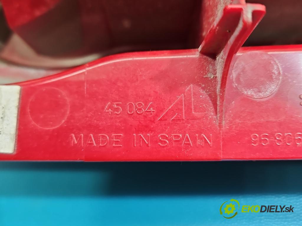 Citroen Berlingo II 2008-2018 1.6 hdi 90 hp manual 66 kW 1560 cm3 5- světlo zadní pravé 9680607880 (Klika dveří ostatní)