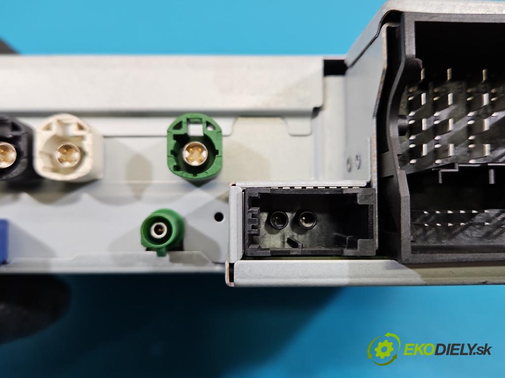 Audi A4 B9 2015-2024 2.0 TDI 190 HP automatic 140 kW 1968 cm3 5- Navigácia: čítačka 8W2035043A