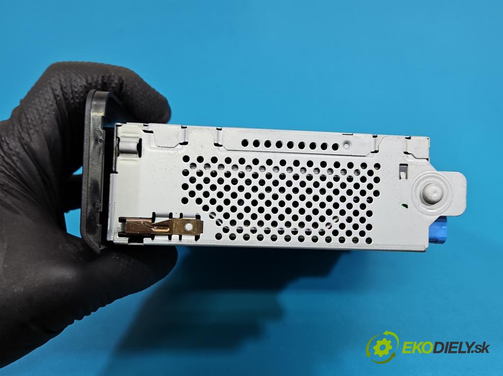 Audi A4 B9 2015-2024 2.0 TDI 190 HP automatic 140 kW 1968 cm3 5- Navigácia: čítačka 8W2035043A