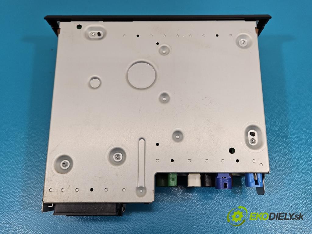 Audi A4 B9 2015-2024 2.0 TDI 190 HP automatic 140 kW 1968 cm3 5- Navigácia: čítačka 8W2035043A