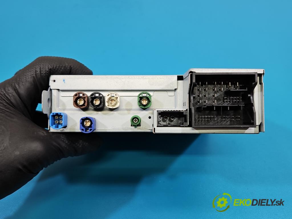 Audi A4 B9 2015-2024 2.0 TDI 190 HP automatic 140 kW 1968 cm3 5- Navigácia: čítačka 8W2035043A