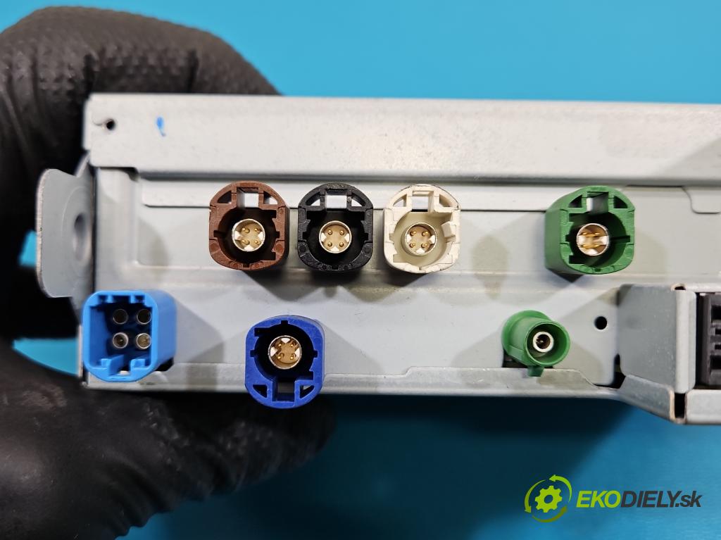 Audi A4 B9 2015-2024 2.0 TDI 190 HP automatic 140 kW 1968 cm3 5- Navigácia: čítačka 8W2035043A