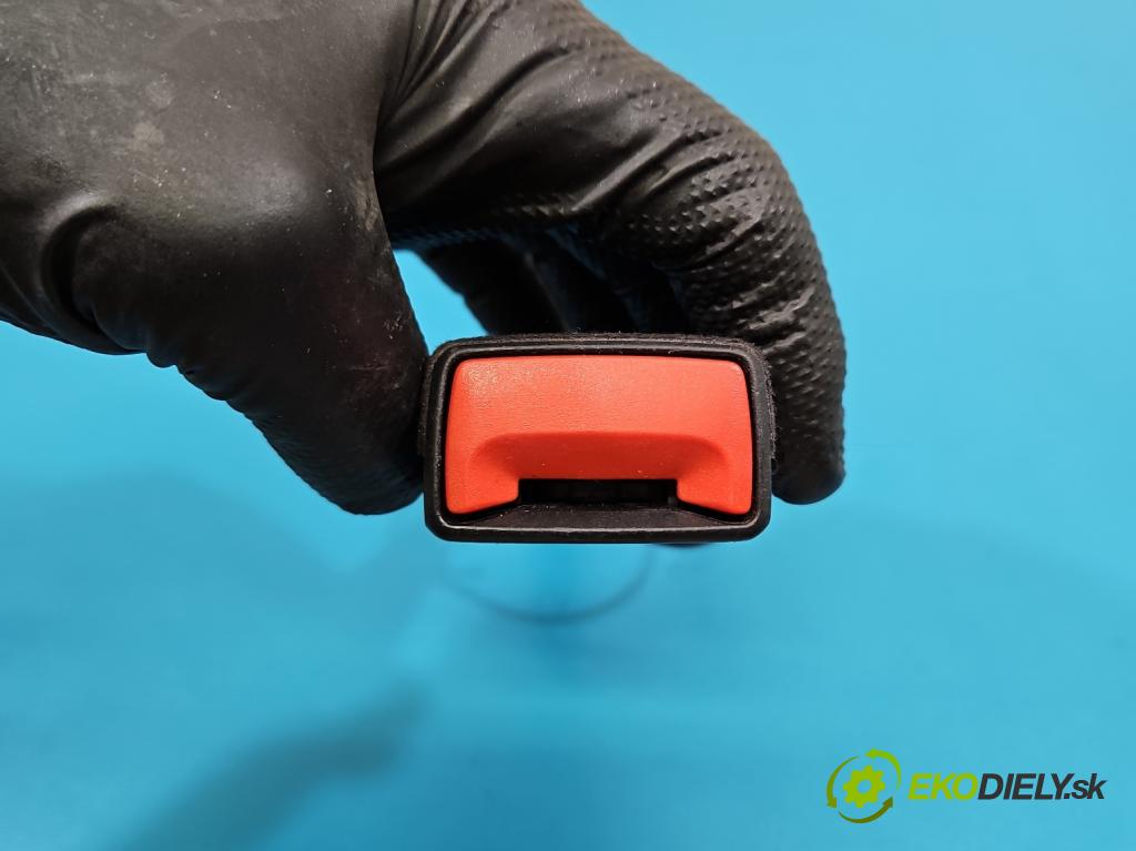 Audi A4 B9 2015-2024 2.0 TDI 190 HP automatic 140 kW 1968 cm3 5- pas bezpečnosť: predné pravý 8W0857755