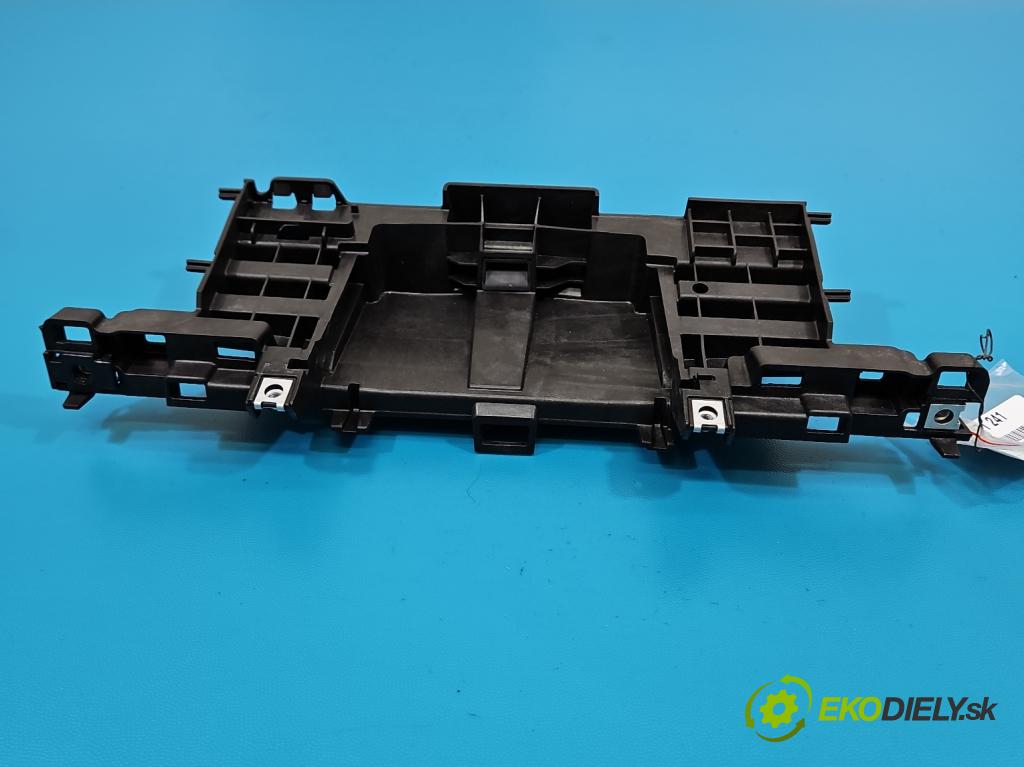 Audi A4 B9 2015-2024 2.0 TDI 190 HP automatic 140 kW 1968 cm3 5- Upevnenie: 8W1857735