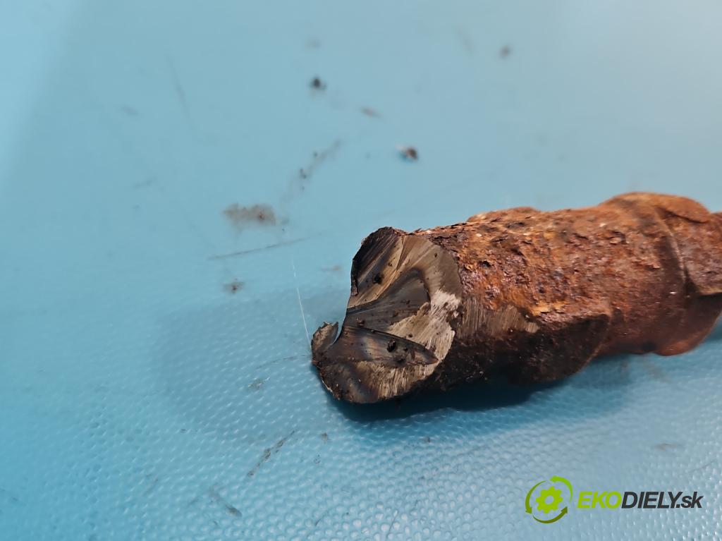 Mercedes Vito W638 1996-2003 2.2 cdi 102 HP manual 75 kW 2148 cm3 5- Ozubené kolo: volant