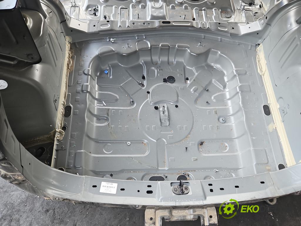 Dacia Duster III 24- 1.2 131 HP manual 96 kW 1199 cm3 5- pas zadní: