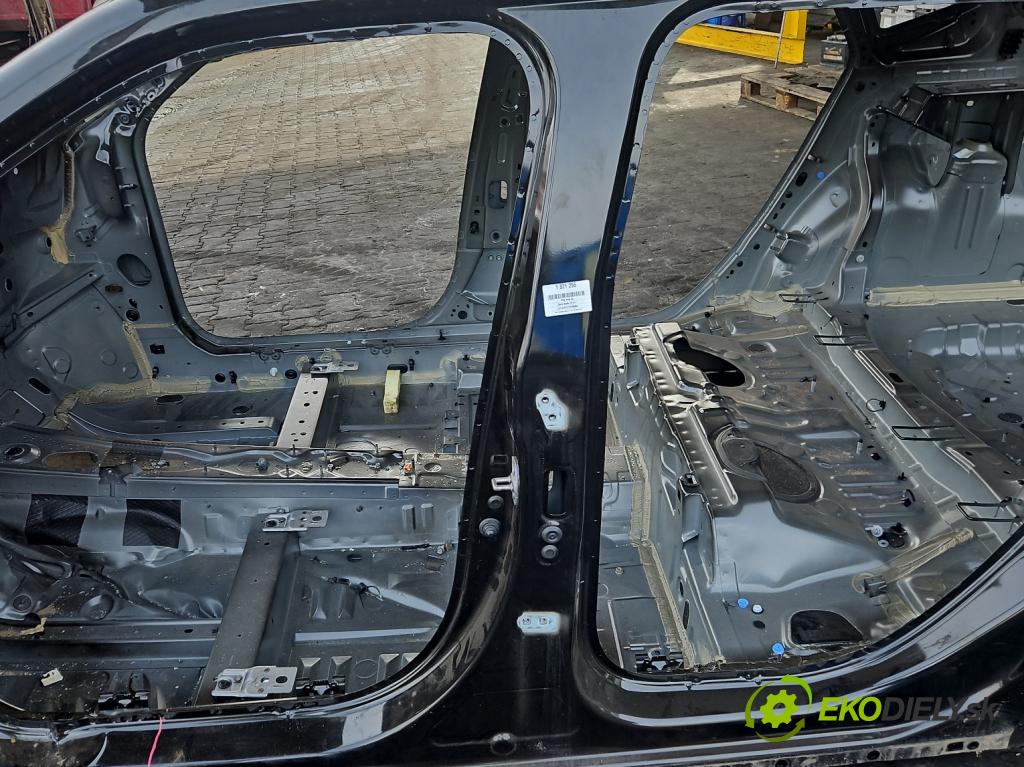 Dacia Duster III 24- 1.2 131 HP manual 96 kW 1199 cm3 5- Práh: ľavý  (Karoséria ostatné)