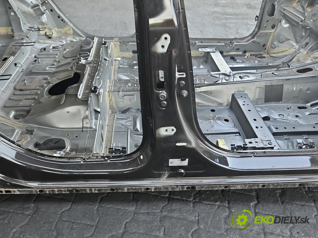 Dacia Duster III 24- 1.2 131 HP manual 96 kW 1199 cm3 5- Práh: pravý  (Karoséria ostatné)