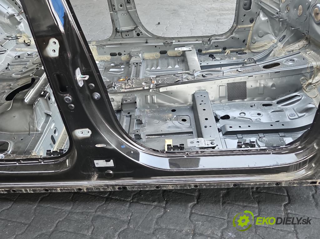 Dacia Duster III 24- 1.2 131 HP manual 96 kW 1199 cm3 5- Práh: pravý  (Karoséria ostatné)