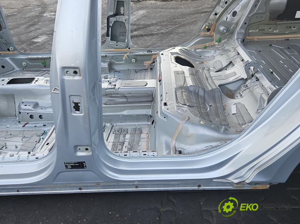 Vw Passat B8 2014 - 2.0 tdi 150 HP automatic 110 kW 1968 cm3 5- Práh: ľavý  (Karoséria ostatné)