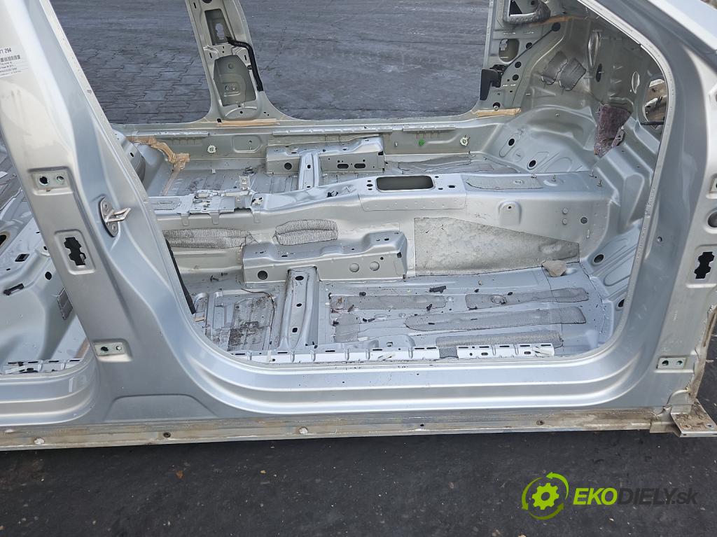 Vw Passat B8 2014 - 2.0 tdi 150 HP automatic 110 kW 1968 cm3 5- Práh: pravý  (Karoséria ostatné)