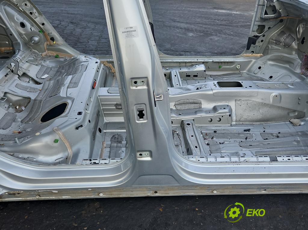 Vw Passat B8 2014 - 2.0 tdi 150 HP automatic 110 kW 1968 cm3 5- Práh: pravý  (Karoséria ostatné)